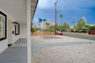 2217 Santa Paula Dr in Las Vegas, NV - Building Photo - Building Photo