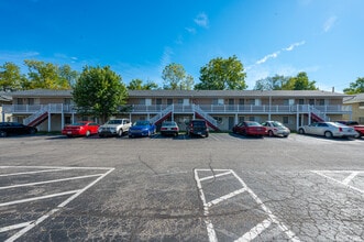 One Somerset Apartments in Indianapolis, IN - Building Photo - Building Photo