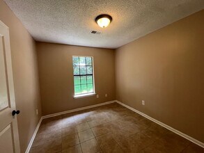 5880 Jackson Dr in Horn Lake, MS - Foto de edificio - Building Photo