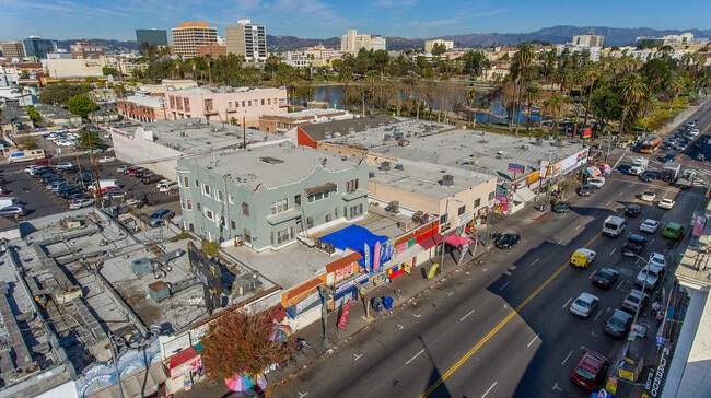 MacArthur Park Apartments in Los Angeles, CA - Foto de edificio - Building Photo