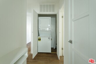 1154 Cochran Ave in Los Angeles, CA - Building Photo - Building Photo