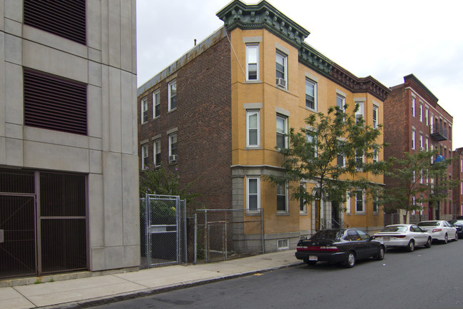 163 Cottage St in East Boston, MA - Building Photo - Building Photo