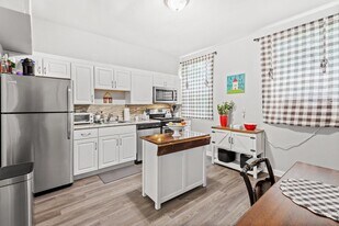 1635 Suburban Ave in Pittsburgh, PA - Building Photo