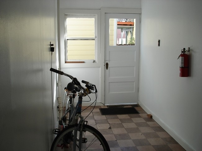 211 San Anselmo Ave in San Anselmo, CA - Foto de edificio - Interior Photo