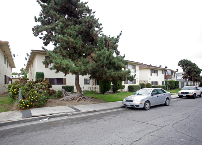 1820 Cordova St in Pomona, CA - Foto de edificio - Building Photo