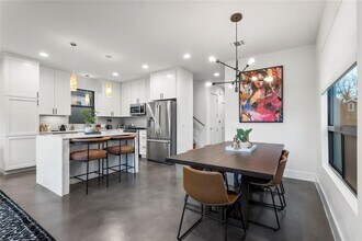 1105 E 12th St in Austin, TX - Building Photo - Building Photo