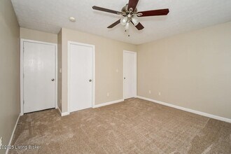 6631 Hunters Creek Blvd in Louisville, KY - Building Photo - Building Photo