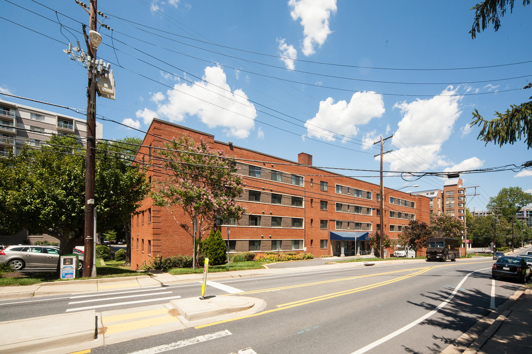 The Glens on Battery Lane - Glen Lane in Bethesda, MD - Building Photo