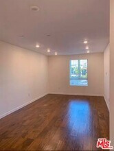 5537 La Mirada Ave in Los Angeles, CA - Building Photo - Building Photo