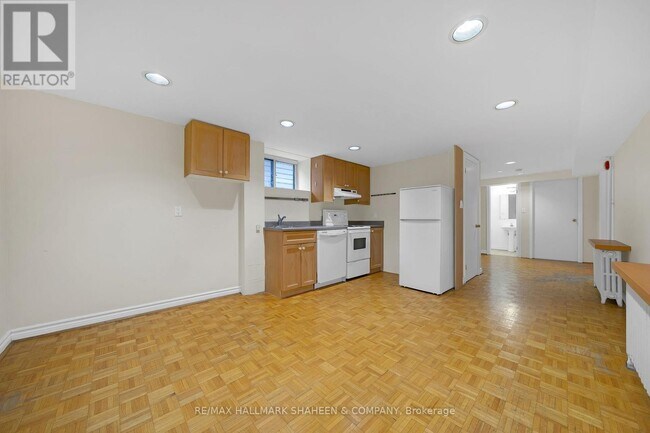 12 Foxbar Rd in Toronto, ON - Building Photo - Building Photo