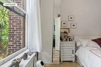11 Carmine St in New York, NY - Building Photo - Building Photo
