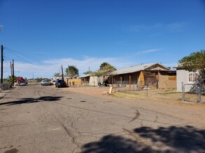 7401-7417 N 62nd Dr in Glendale, AZ - Building Photo - Building Photo