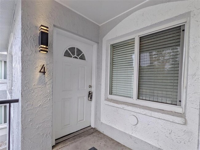 1090 Cocoanut Ave in Sarasota, FL - Foto de edificio - Building Photo