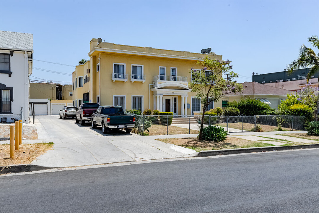 116 S Berendo St in Los Angeles, CA - Building Photo