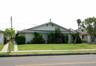 1015 N Lincoln St in Orange, CA - Building Photo - Building Photo