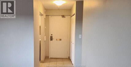 3900 Wyandotte St E in Windsor, ON - Building Photo - Building Photo