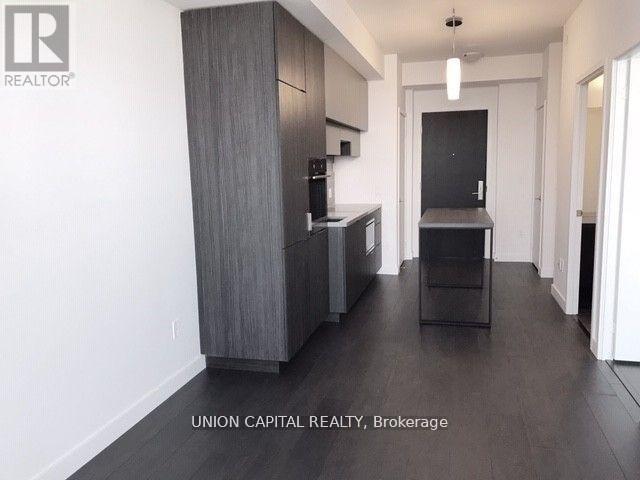 8 Eglinton Ave E in Toronto, ON - Building Photo - Building Photo