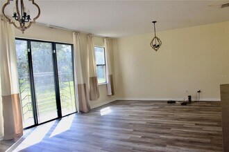 1352 Coriander Dr in Poinciana, FL - Foto de edificio - Building Photo