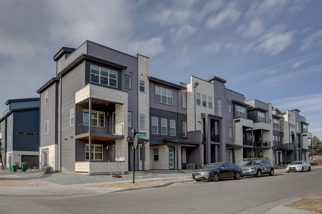 6777 Navajo St in Denver, CO - Foto de edificio - Building Photo