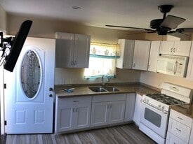 18334 Lorne St in Reseda, CA - Building Photo