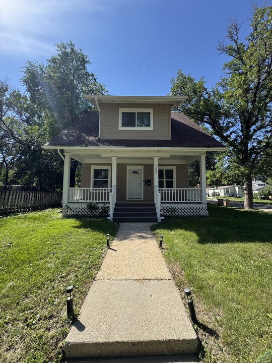 123 7th St NW in Minot, ND - Building Photo
