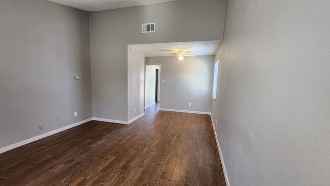 1600 W Braker Ln in Austin, TX - Building Photo - Building Photo