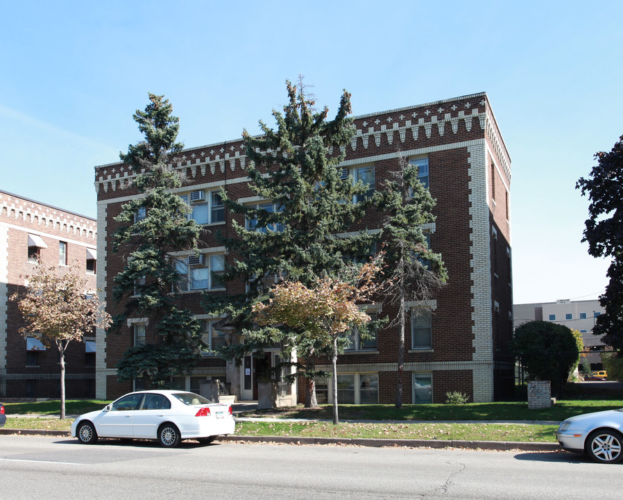 The Oakley in Minneapolis, MN - Building Photo