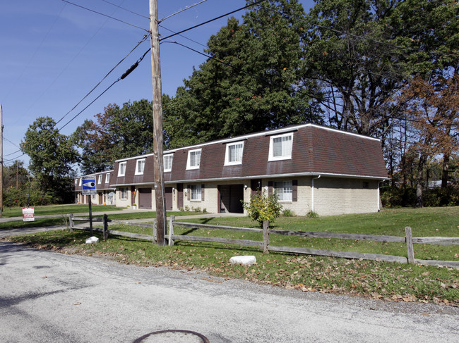 279-295 Canova Dr in Akron, OH - Building Photo - Building Photo