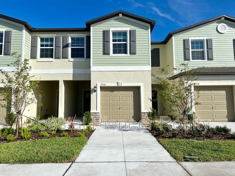 2576 Sunray Venus Wy in Ruskin, FL - Building Photo