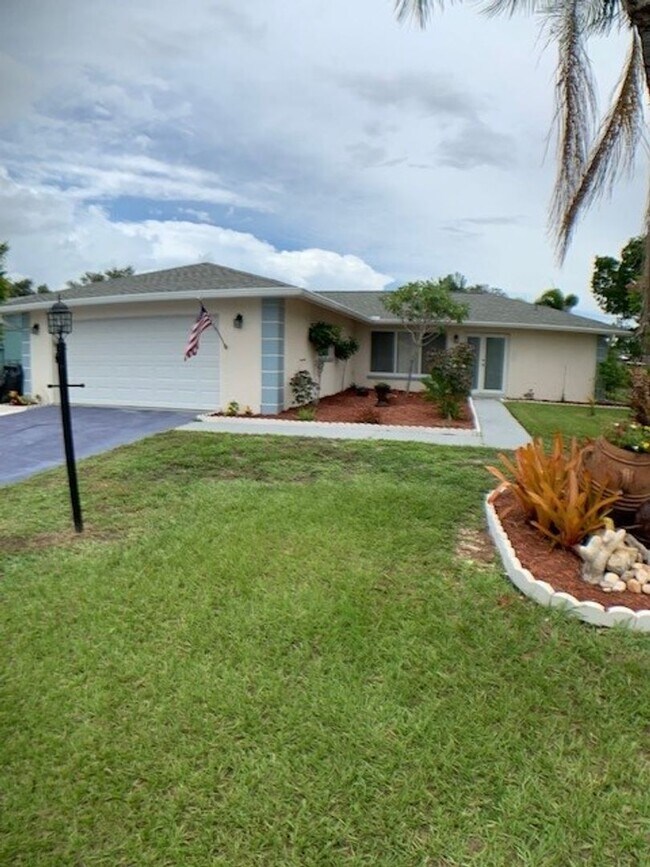 1342 Torreya Cir in North Fort Myers, FL - Building Photo - Building Photo