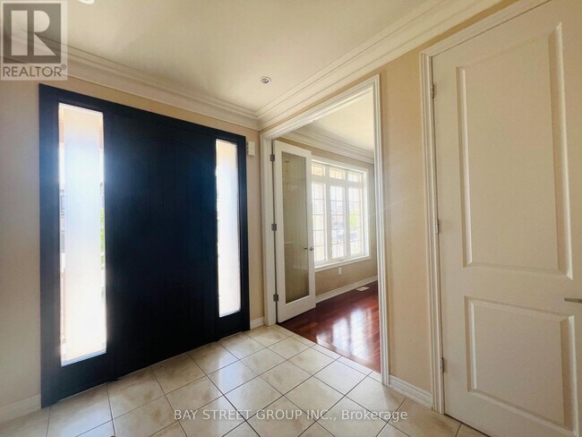 88 Halldorson Ave in Aurora, ON - Building Photo - Building Photo