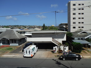 711 Makaleka Ave in Honolulu, HI - Building Photo - Building Photo