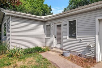 1706 W Kirby Ave in Champaign, IL - Building Photo - Building Photo