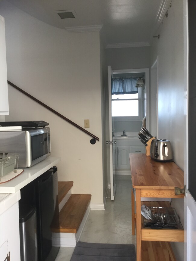 1211 Tennyson St in Manhattan Beach, CA - Building Photo - Building Photo