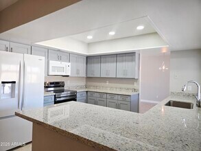 5132 W Las Palmaritas Dr in Glendale, AZ - Foto de edificio - Building Photo