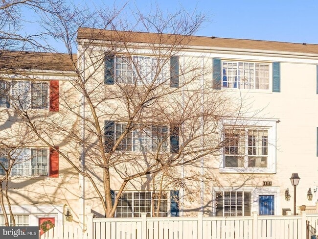 property at 1417 N Van Dorn St