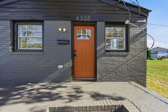 4308 Roanoke Ave in Newport News, VA - Building Photo - Building Photo