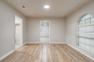 733 Meadowlark Cir in Crowley, TX - Foto de edificio - Building Photo