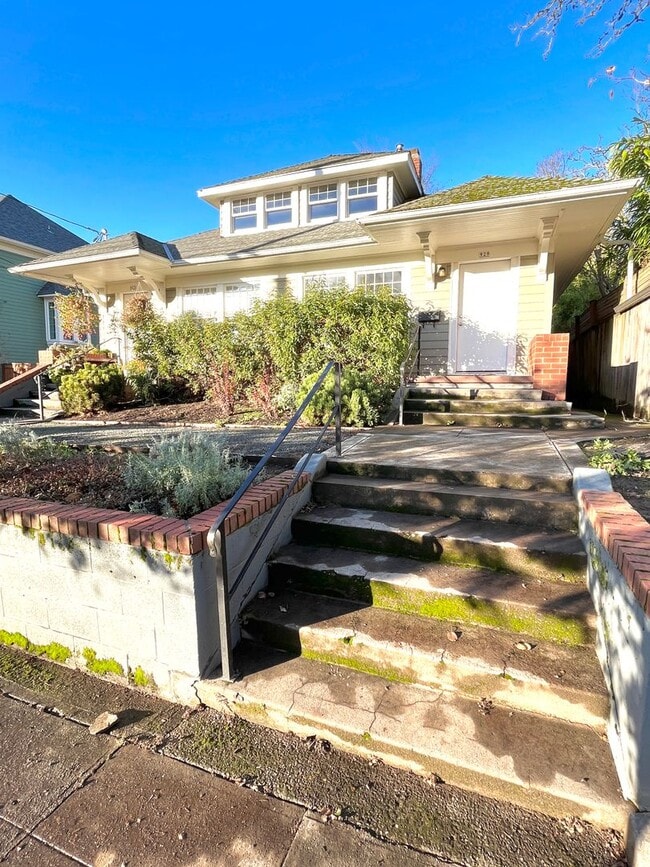 property at 923-929-929 NE Tillamook St