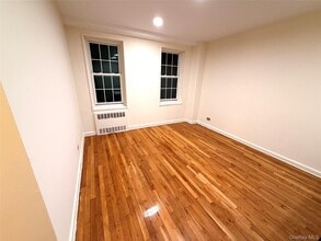 140-18 Burden Crescent in Queens, NY - Building Photo - Building Photo