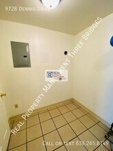 9728 Dennis Dr in St. Louis, MO - Building Photo - Building Photo