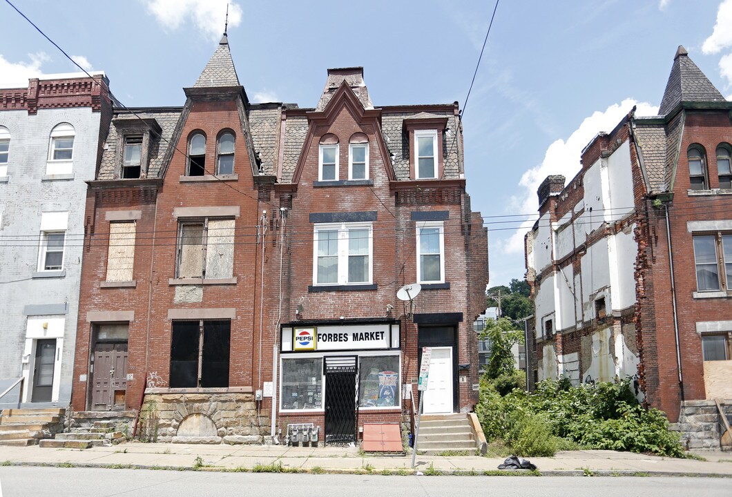 2005 Forbes Ave in Pittsburgh, PA - Building Photo