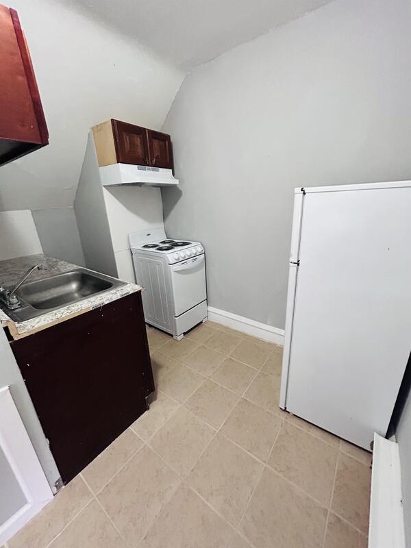 property at 1221 Lindley Ave