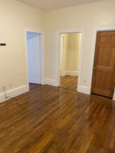81 Ruthven St, Unit 1 in Boston, MA - Foto de edificio - Building Photo