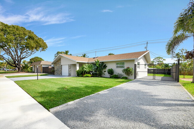 702 Grove St in Lake Worth, FL - Foto de edificio - Building Photo