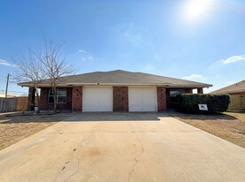 1906 Charleston Ct, Unit Unit B in Killeen, TX - Building Photo