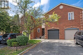 2262 Margot St in Oakville, ON - Building Photo - Building Photo