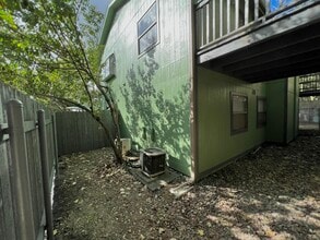 801 Bracewood Cir, Unit C in San Marcos, TX - Building Photo - Building Photo