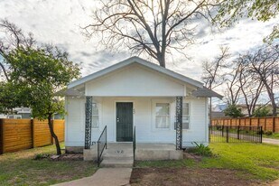 57 Chalmers Ave in Austin, TX - Building Photo