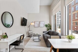 205 W 4th St in Cincinnati, OH - Building Photo